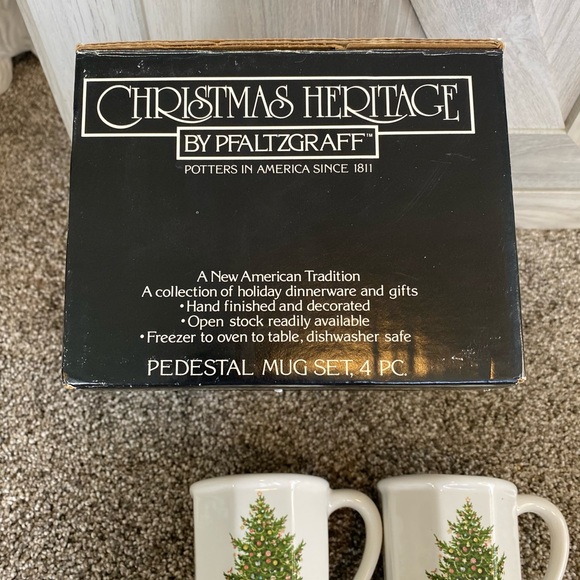 Pfaltzgraff Christmas Heritage Pedestal OCTAGON Mugs Cups Set of 4 10oz - Picture 7 of 8